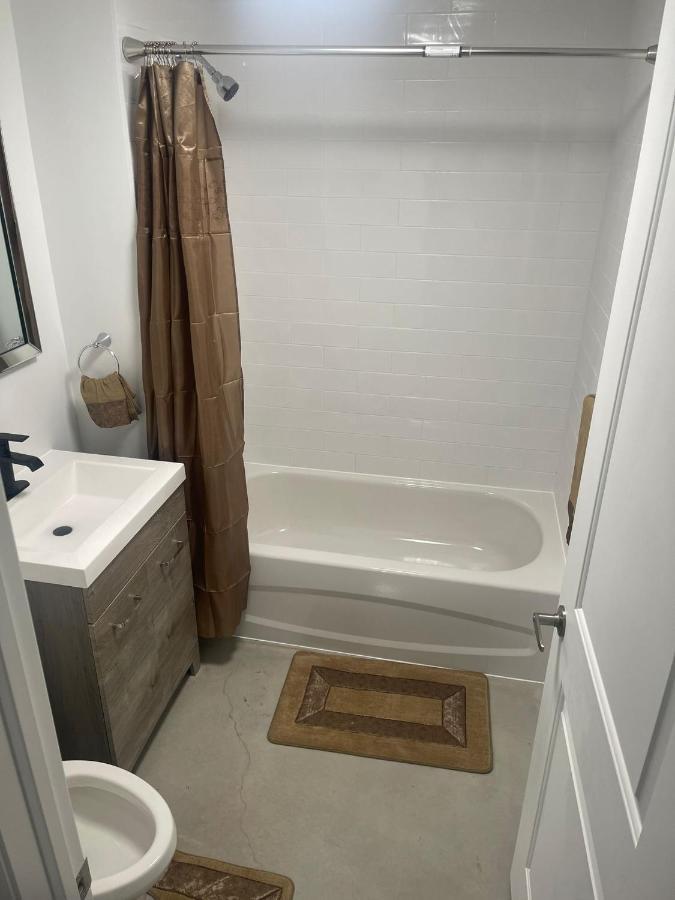 Bright Parkdale Court - Little Portugal W/ Free Parking Toronto Exterior foto